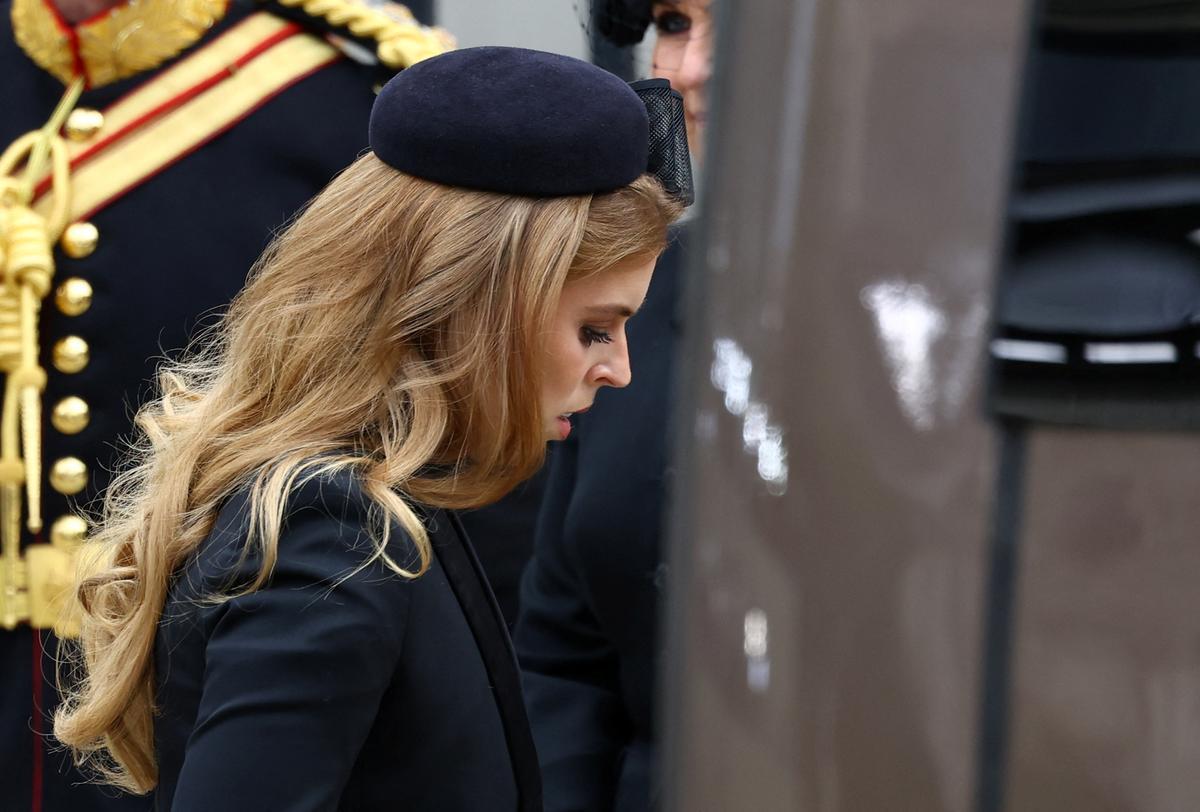 La princesa Beatriz de York, en el exterior de la abadía de Westminster.