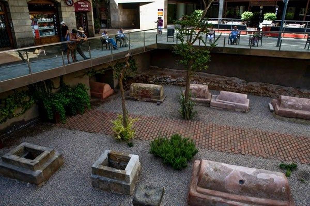 Necropolis romana en la Plaza de la Villa de Madrid, en Barcelona.
