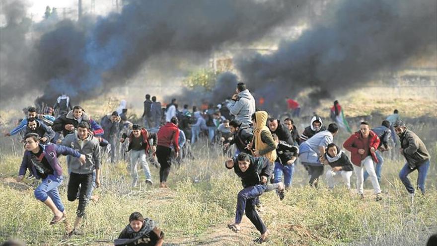 Un fallecido y 300 heridos en la protesta palestina por Jerusalén