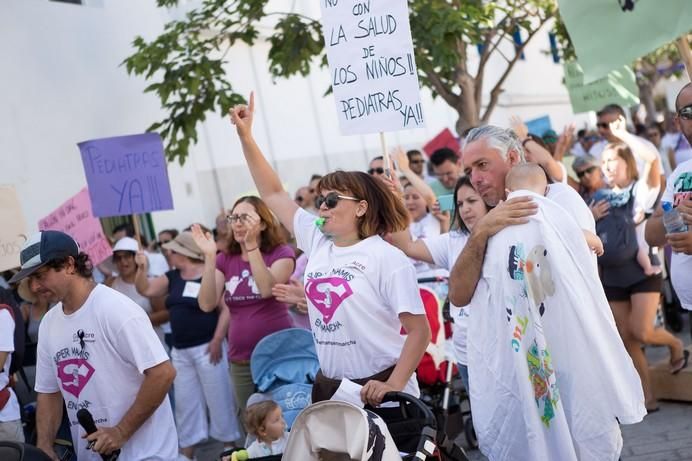 FUERTEVENTURA - MANIFESTACION POR UNA SANIDAD MEJOR EN CORRALEJO - 19-06-17