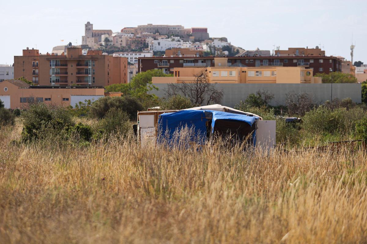 Residente en una chabola en Ibiza: «Si no hay casas para los médicos, ¿cómo las habrá para nosotros?»