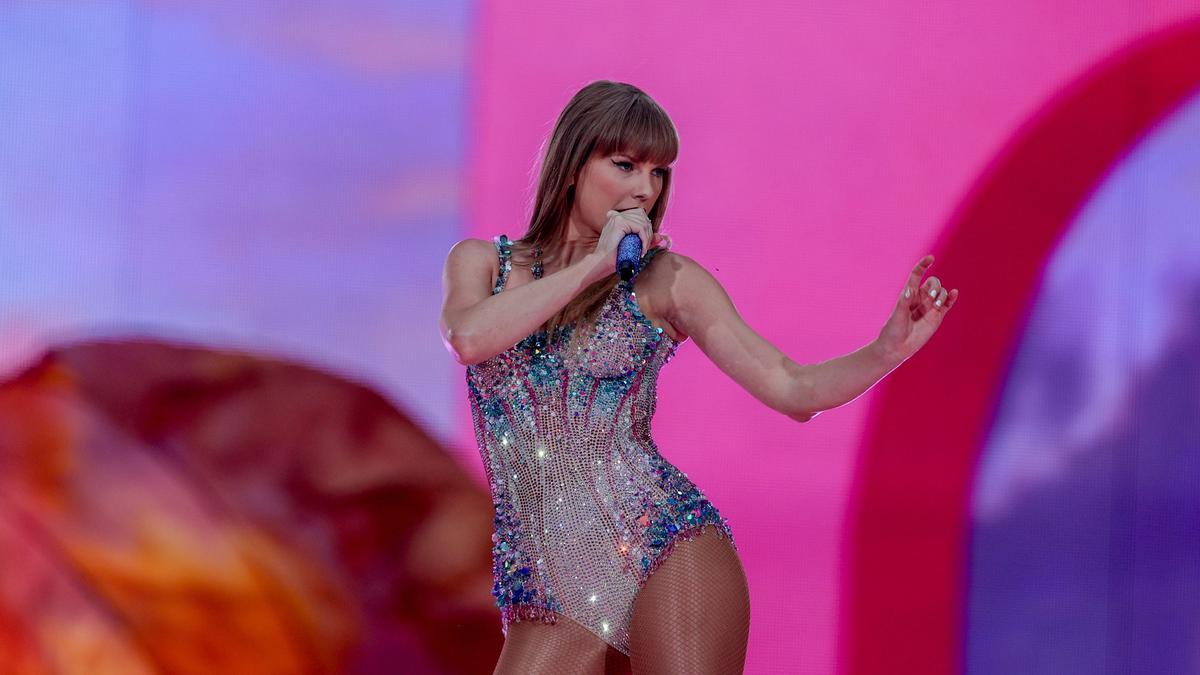 La cantante Taylor Swift durante la primera de sus dos actuaciones en el Estadio Santiago Bernabéu, a 29 de mayo de 2024, en Madrid (España)
