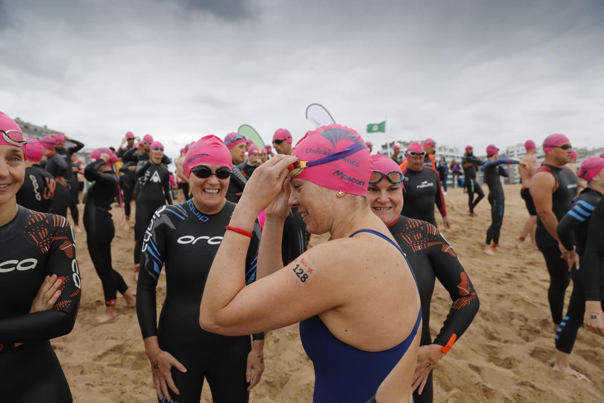 En imágenes: Travesía a nado por el día de San Pedro en Gijón En imágenes: Travesía a nado por el día de San Pedro en Gijón