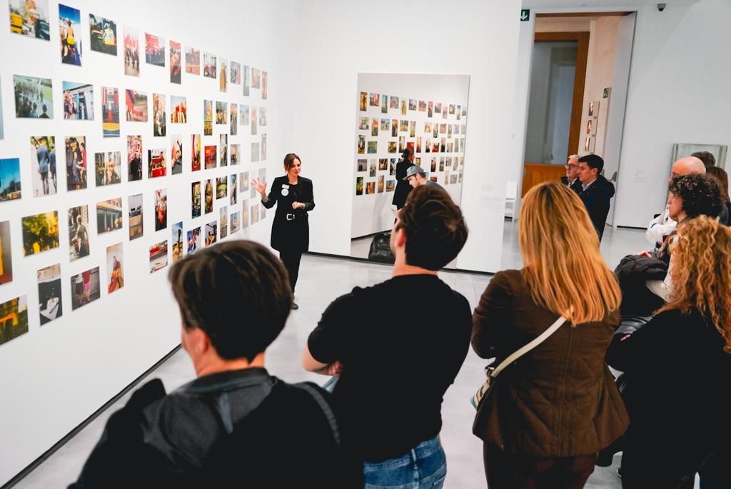 Fotogalería | Así es la muestra 'Escribir todos sus nombres' en el Museo Helgar de Alvear