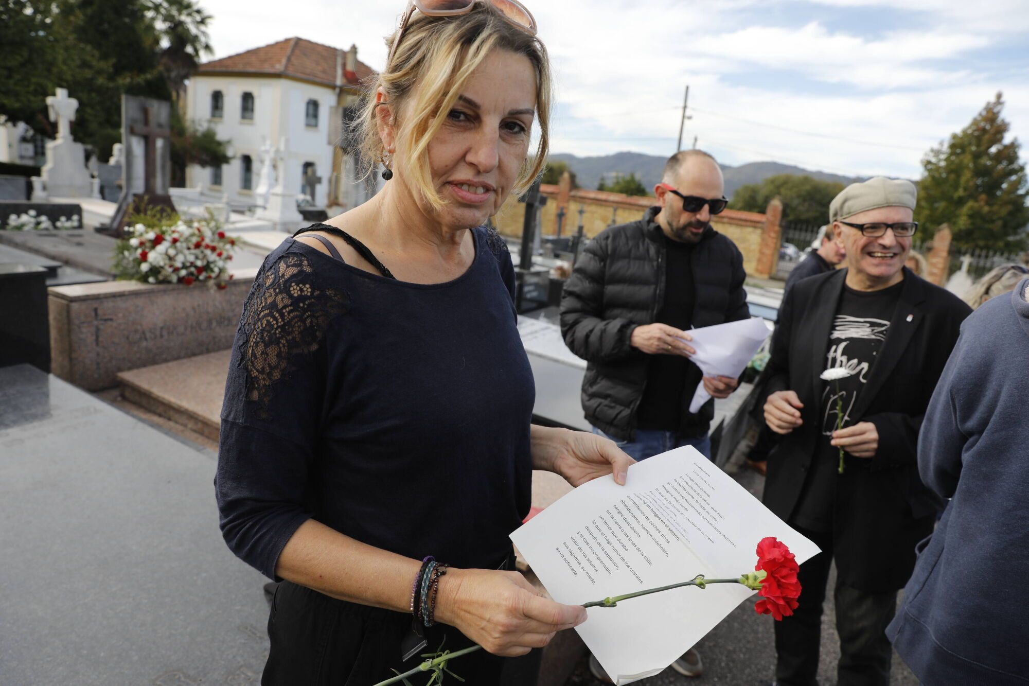 Versos con flores para Ángel González