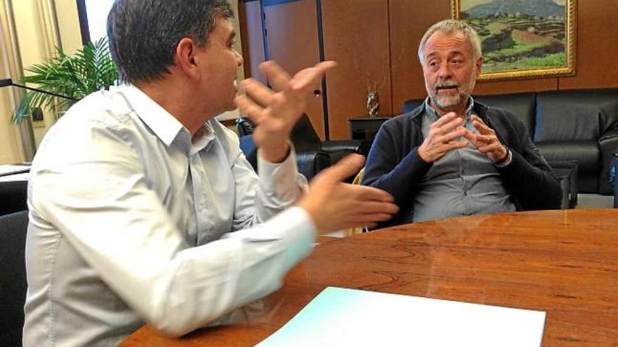 Per l&#039;esquerra, Jesús Calderer i Salvador Moya un cop signat el conveni