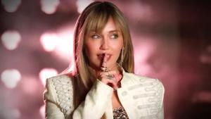 Miley Cyrus, como Hannah Montana, en el tráiler del especial 20ª aniversario.