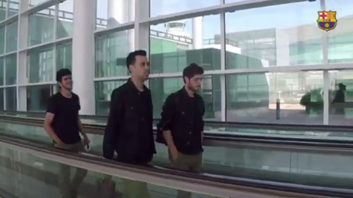 Carles Aleñá, Sergio Busquets y Sergi Roberto en el desplazamiento del Barça a Madrid