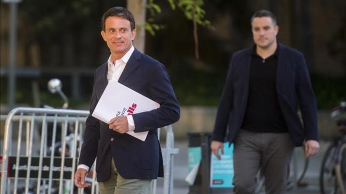 Manuel Valls, antes de empezar el debate en Betevé, el pasado martes.