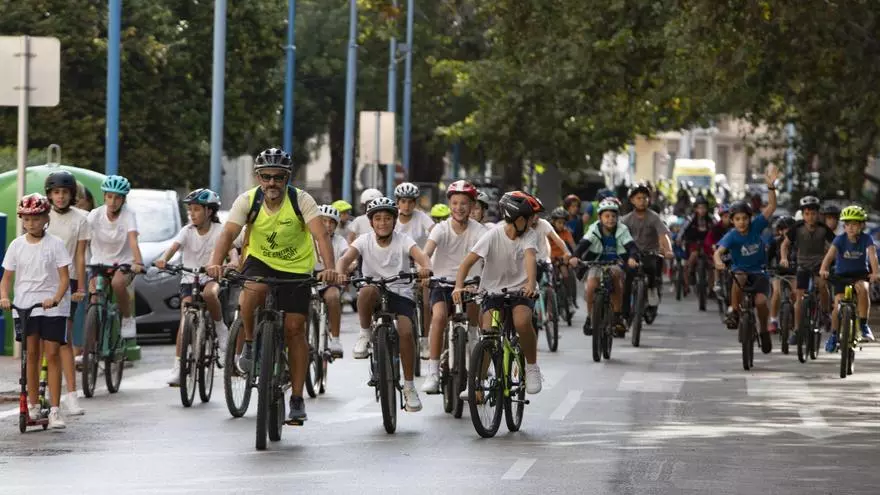 Así ha sido la "bicicletada" escolar organizada en Xàtiva
