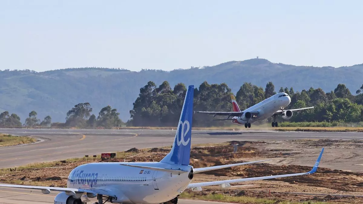 Aena invertirá más de 7 millones en el aeropuerto de Vigo para blindar la seguridad en la pista: «Existe un incumplimiento de la normativa europea»