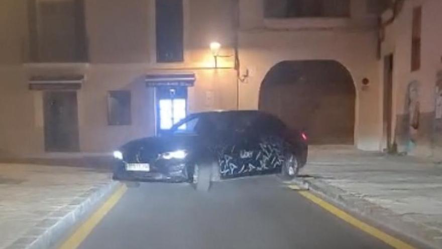 Un taxista topa con un vehículo de Uber en Palma circulando en dirección contraria y graba un vídeo de la escena