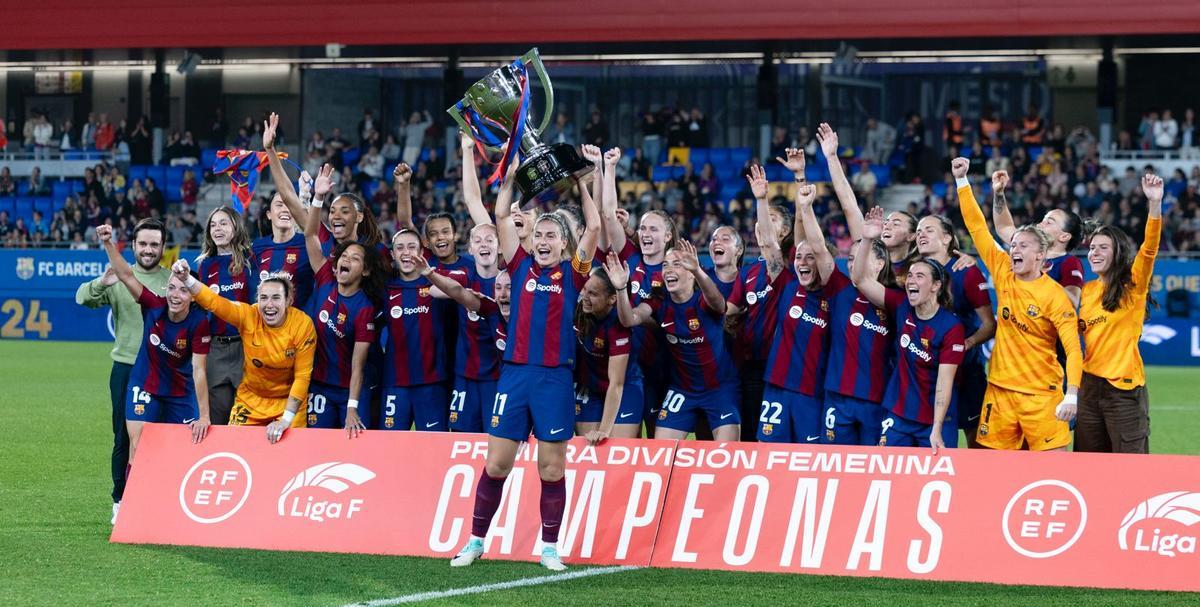 Así fue la entrega del trofeo de Liga F al FC Barcelona Así fue la entrega del trofeo de Liga F al FC Barcelona