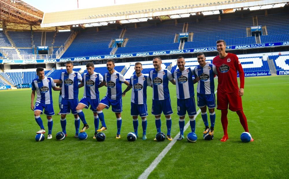 Unos 6000 espectadores se dan cita en Riazor para la puesta de largo de las nueve incorporaciones. El coruñés Lucas Pérez y Schär, los más aclamados