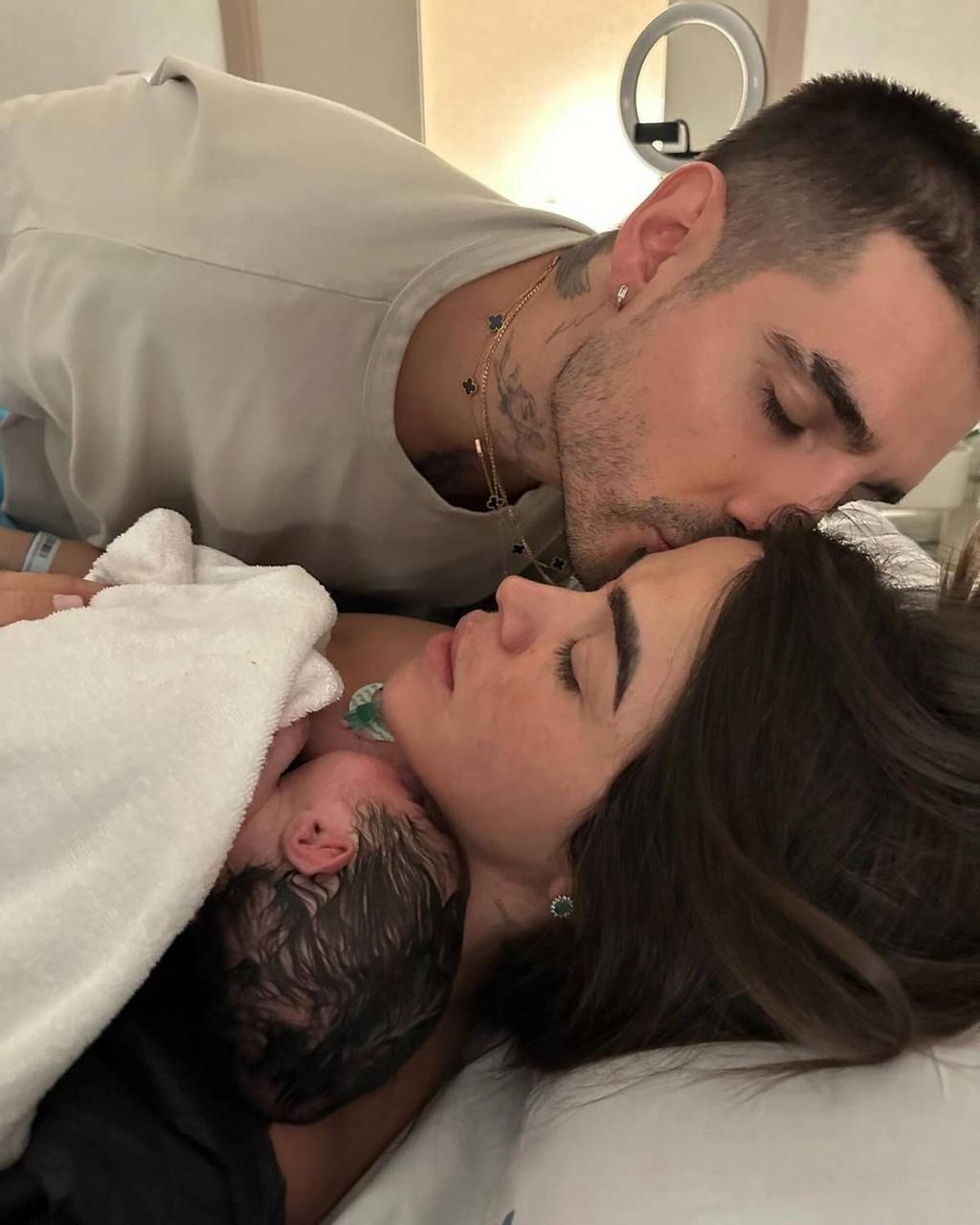 Violeta Mangriñán se lleva el aro de luz al hospital