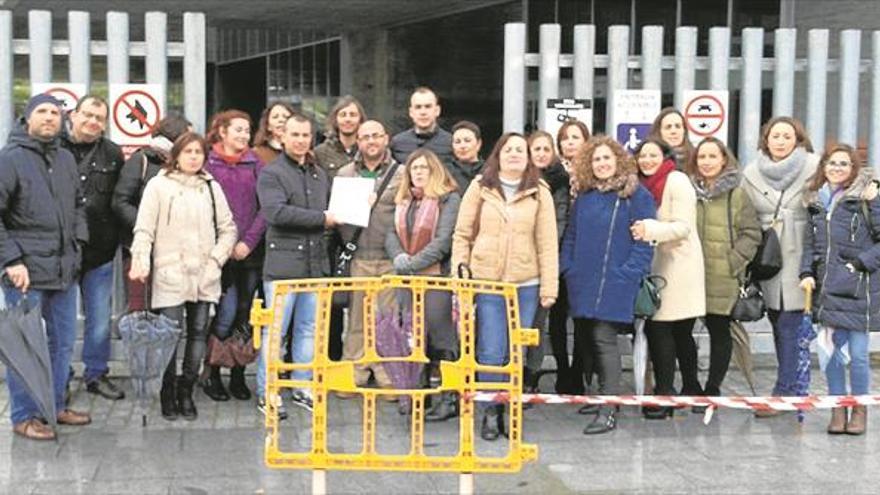 Interinos de Física y Química urgen aplazar las oposiciones en Extremadura un año más
