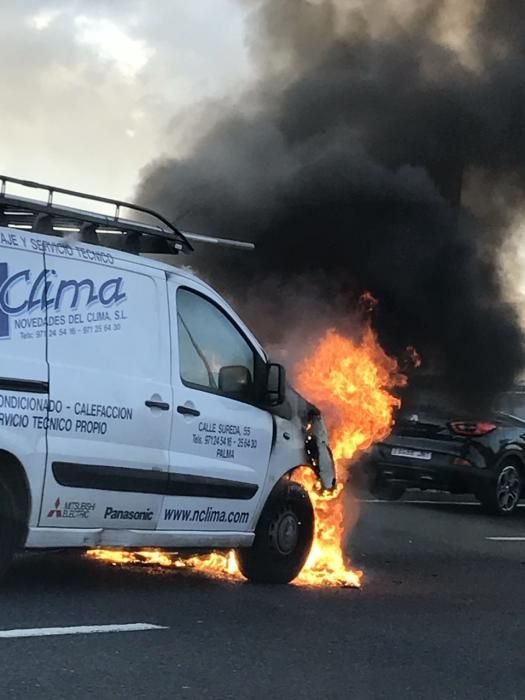 Arde una furgoneta en la autopista Inca-Palma