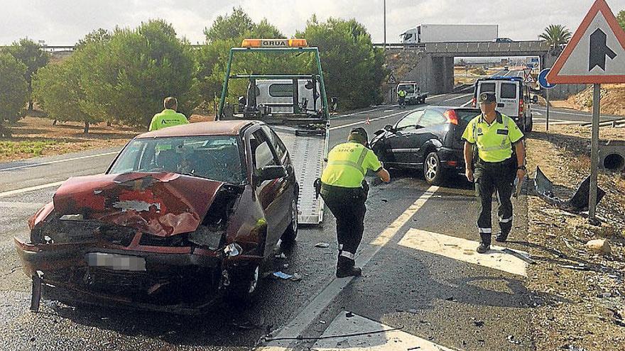 2 mujeres resultan heridas en un aparatoso accidente de tráfico en la carretera de Catral