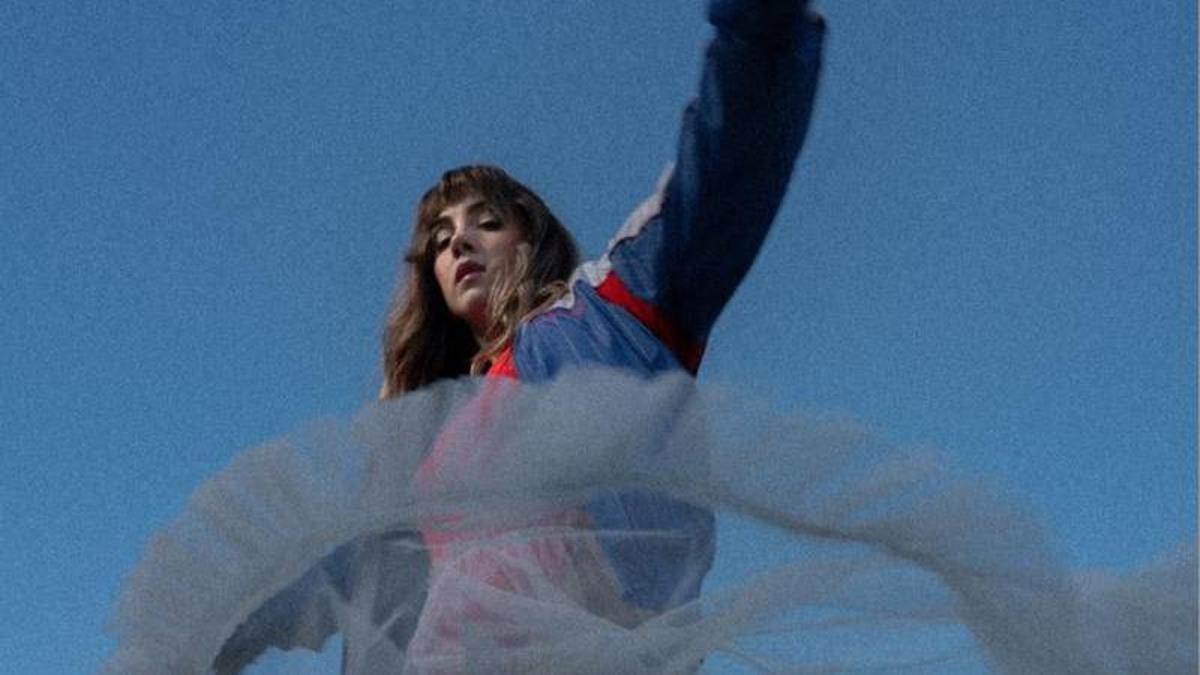 La compositora y cantante Carmesí.