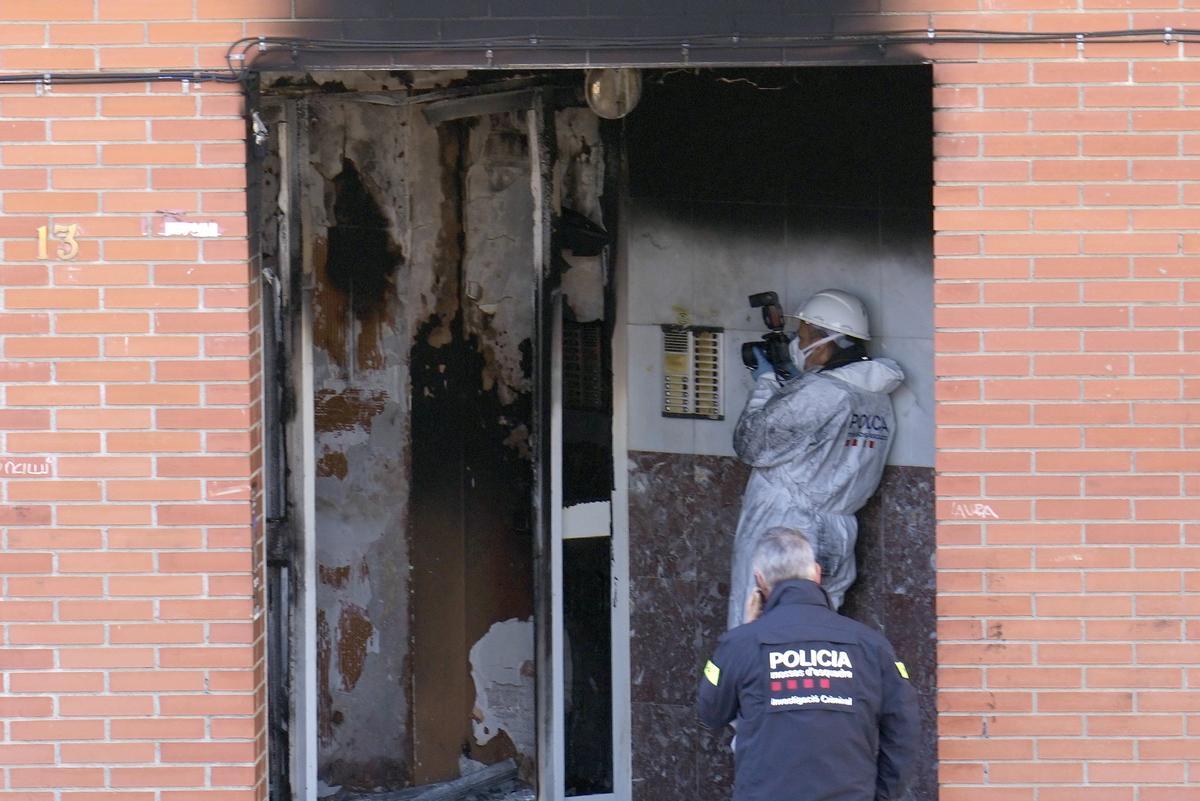 Mueren tres personas el incendio de un edificio en Barcelona