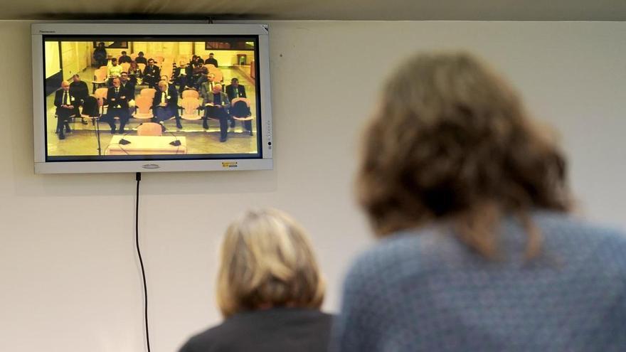 El PSOE intenta 'in extremis' que se impute a Cospedal y que se juzgue al PP por aprovecharse de la Kitchen