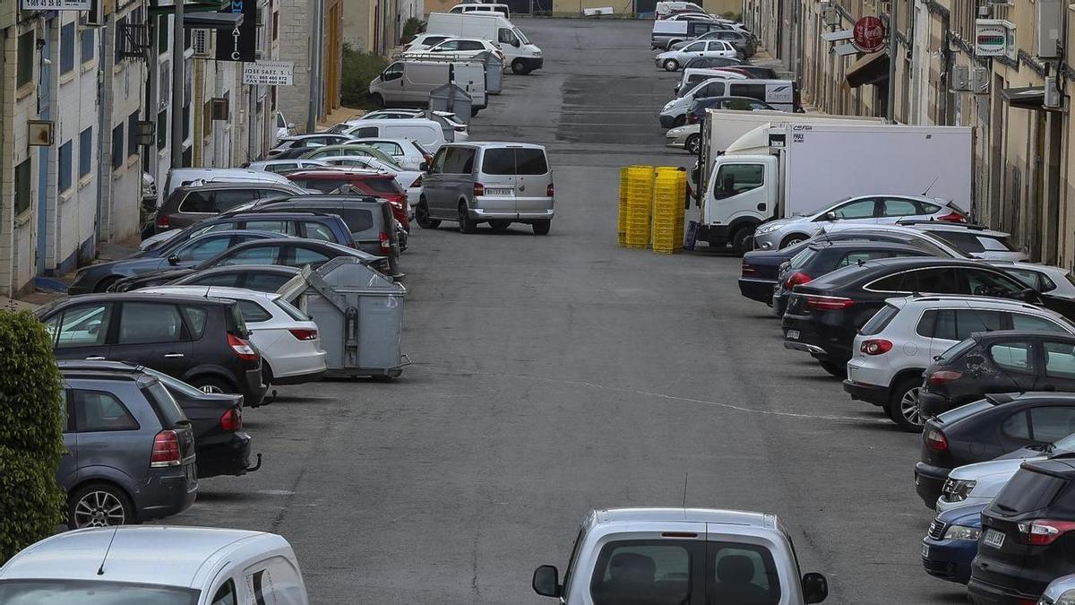 La Policía Local propone para sanción, que puede ser de hasta 300.000 euros, el vertido ilegal que hacía una empresa de retales de cuero en el polígono de Carrús