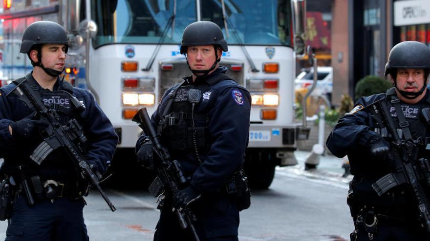 Quatre ferits en un intent d&#039;atemptat en una estació d&#039;autobusos de Manhattan