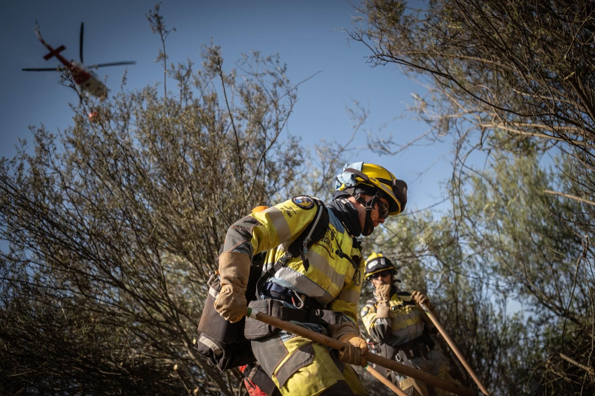 Control del incendio en Tenerife