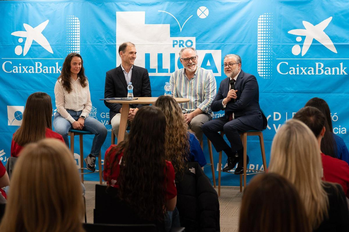 Presentació finals Lliga CaixaBank de raspall femení Pro (7)