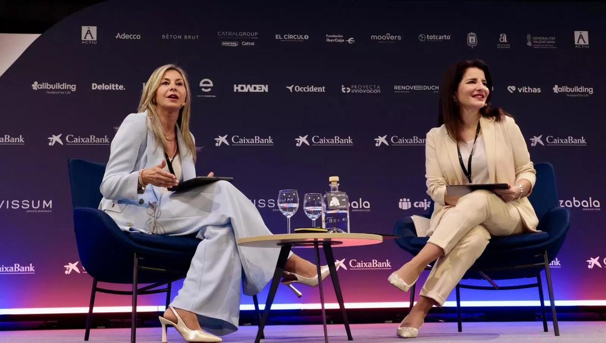 Olga García y Hortensia Roig, durante su charla en Opendir.