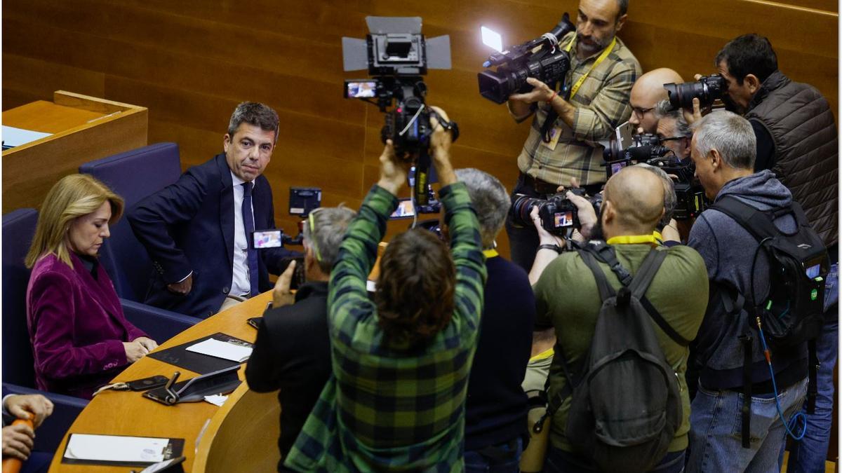 Mazón, durante el pleno de investidura de Pérez Llorca.