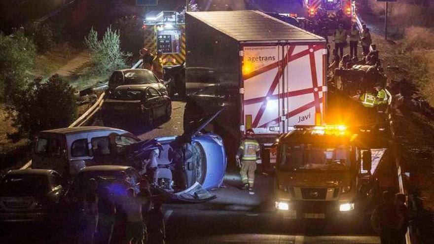 Cinco fallecidos y al menos diez heridos en un accidente múltiple en la A-7 de Murcia