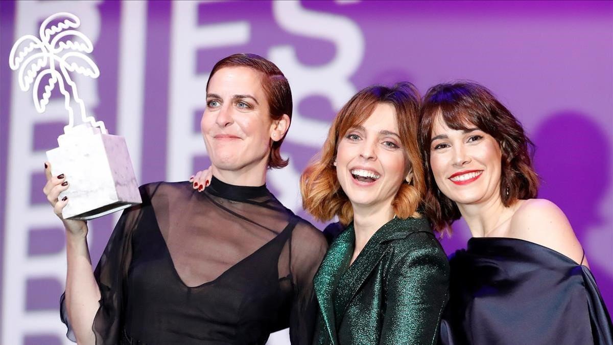 Aixa Villagrán, Leticia Dolera y Celia Freijeiro, con el premio en Cannes por 'Déjate llevar'