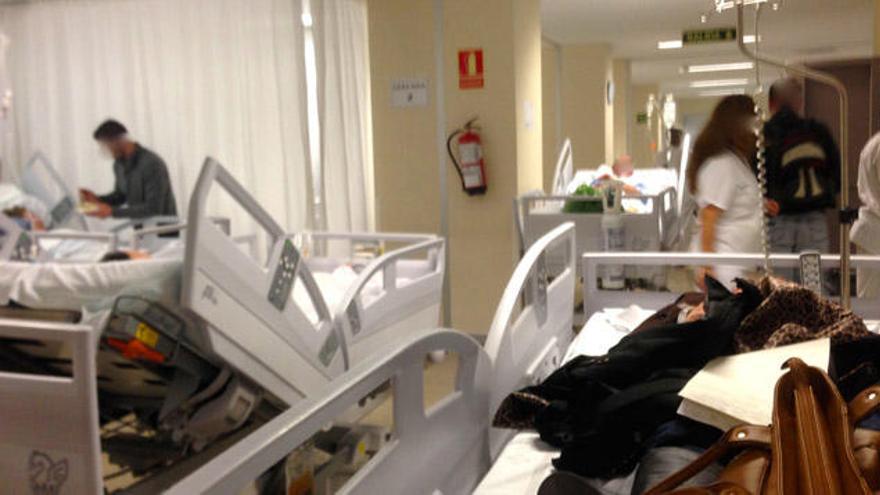 El hospital La Fe, saturado de enfermos que esperan en urgencias