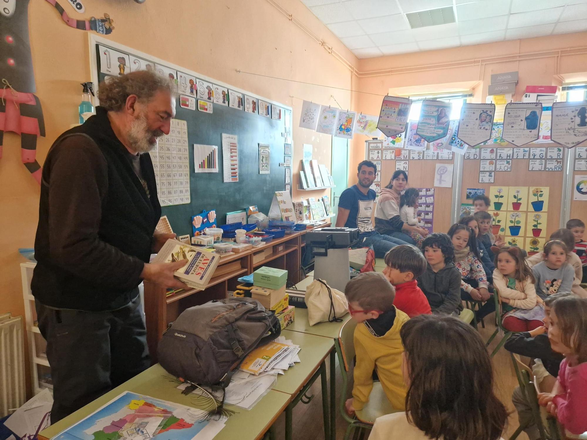 Visita de Xurde para contar a los alumnos su viaje al norte de Europa.