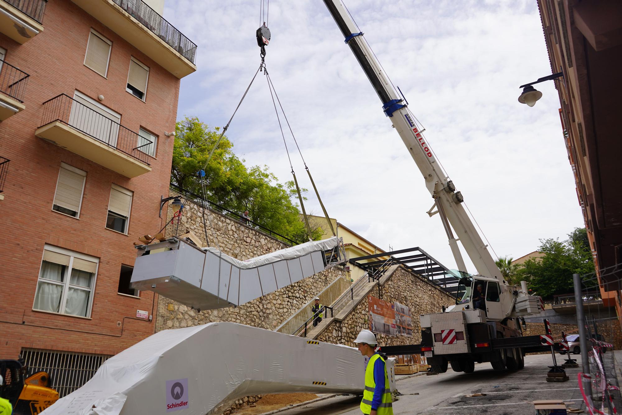 Inician el montaje de las escaleras mecánicas del Mercat de Ontinyent