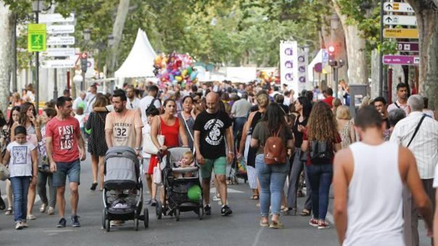 Imagen del Reial de la Fira, tramo central de la feria en su recorrido desde la plaza la Bassa hasta la calle del pintor Juan Francés.