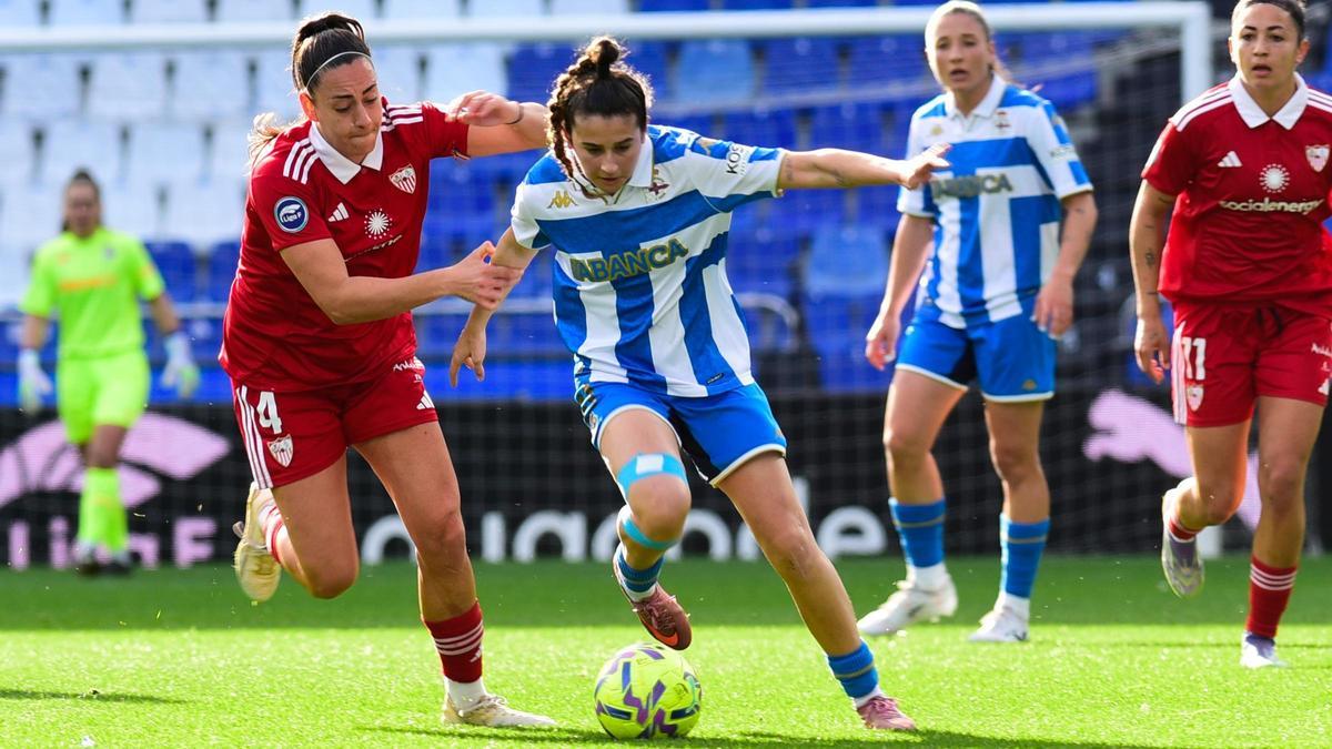 Lucía Rivas, durante un lance del Dépor-Sevilla