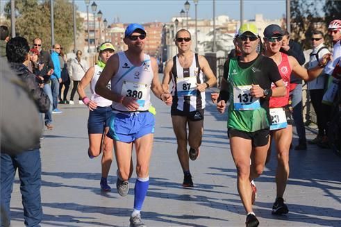 Búscate si corriste el Maratón o la Media Maratón de Badajoz