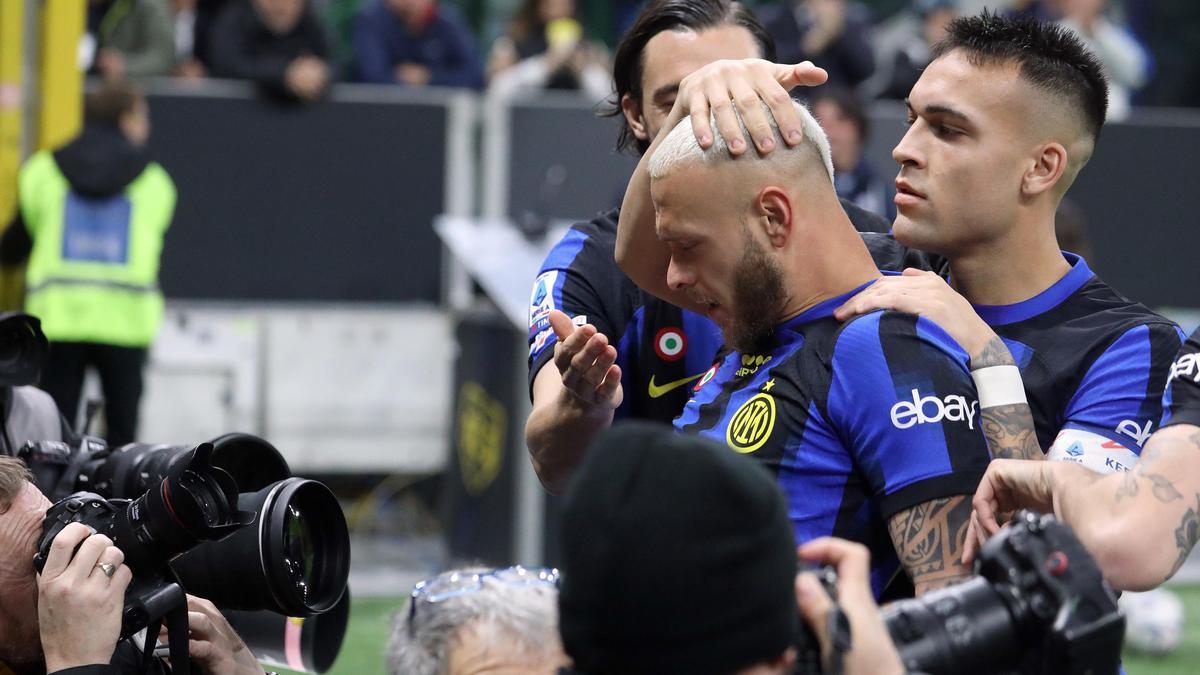 El Inter celebra el gol de Dimarco