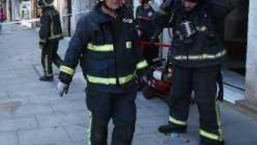 Bomberos en la actuación.