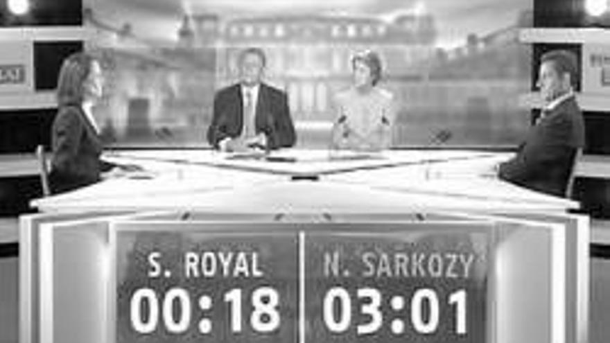 Royal logra llevar la iniciativa en el debate en TV con Sarkozy