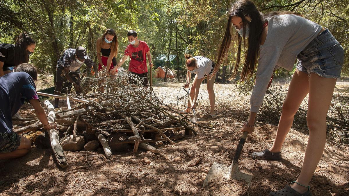 Actividades en el bosque durante las colonias de El Periódico y Fundesplai