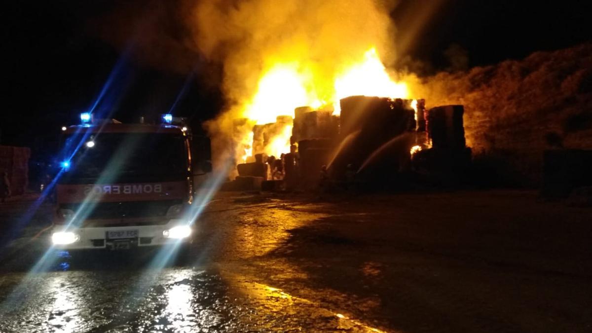 Incendio declarado en una empresa de forrajes en Huesca