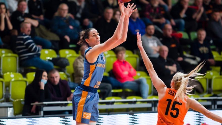 El Valencia Basket toma ventaja en Polonia en la carrera hacia los cuartos (77-85)