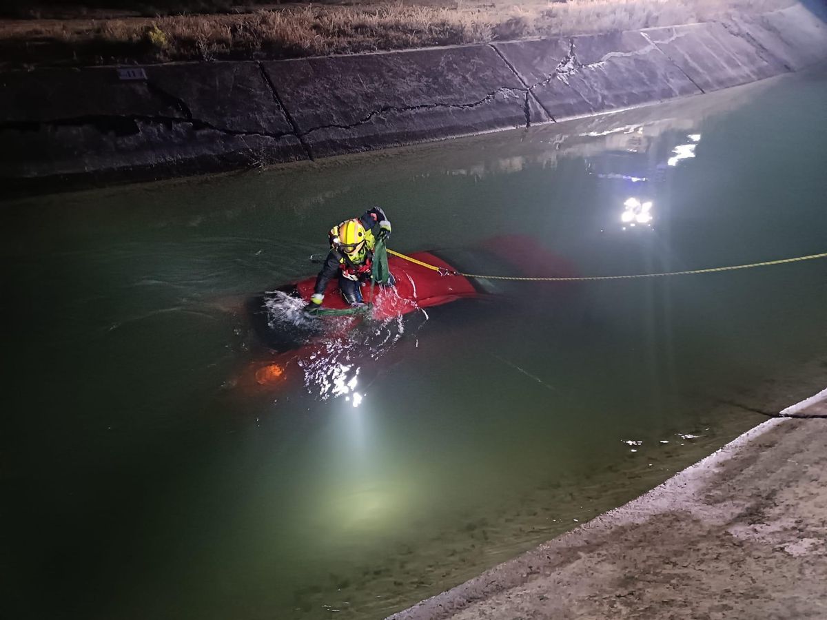 Un momento de la intervención de los bomberos
