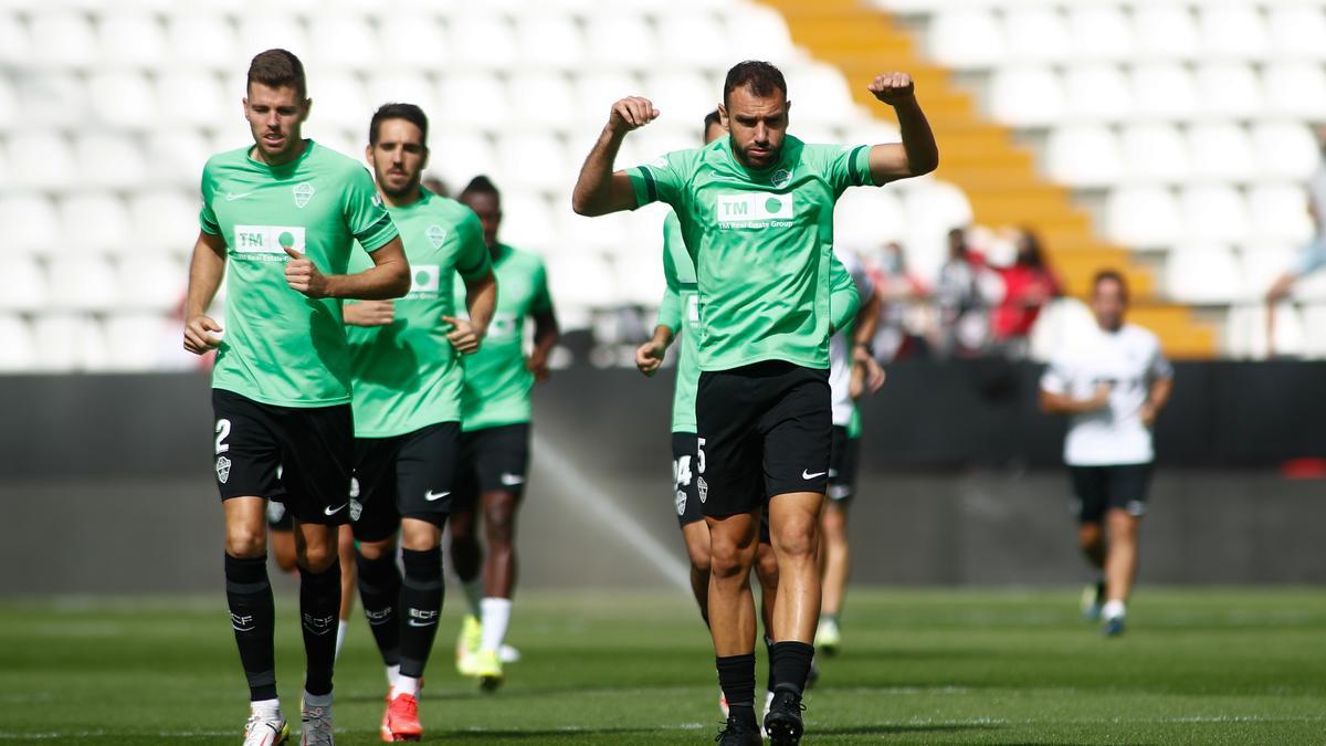 Gonzalo Verdú, Gumbau y Pedro Bigas, durante el calentamiento antes del partido frente al Rayo