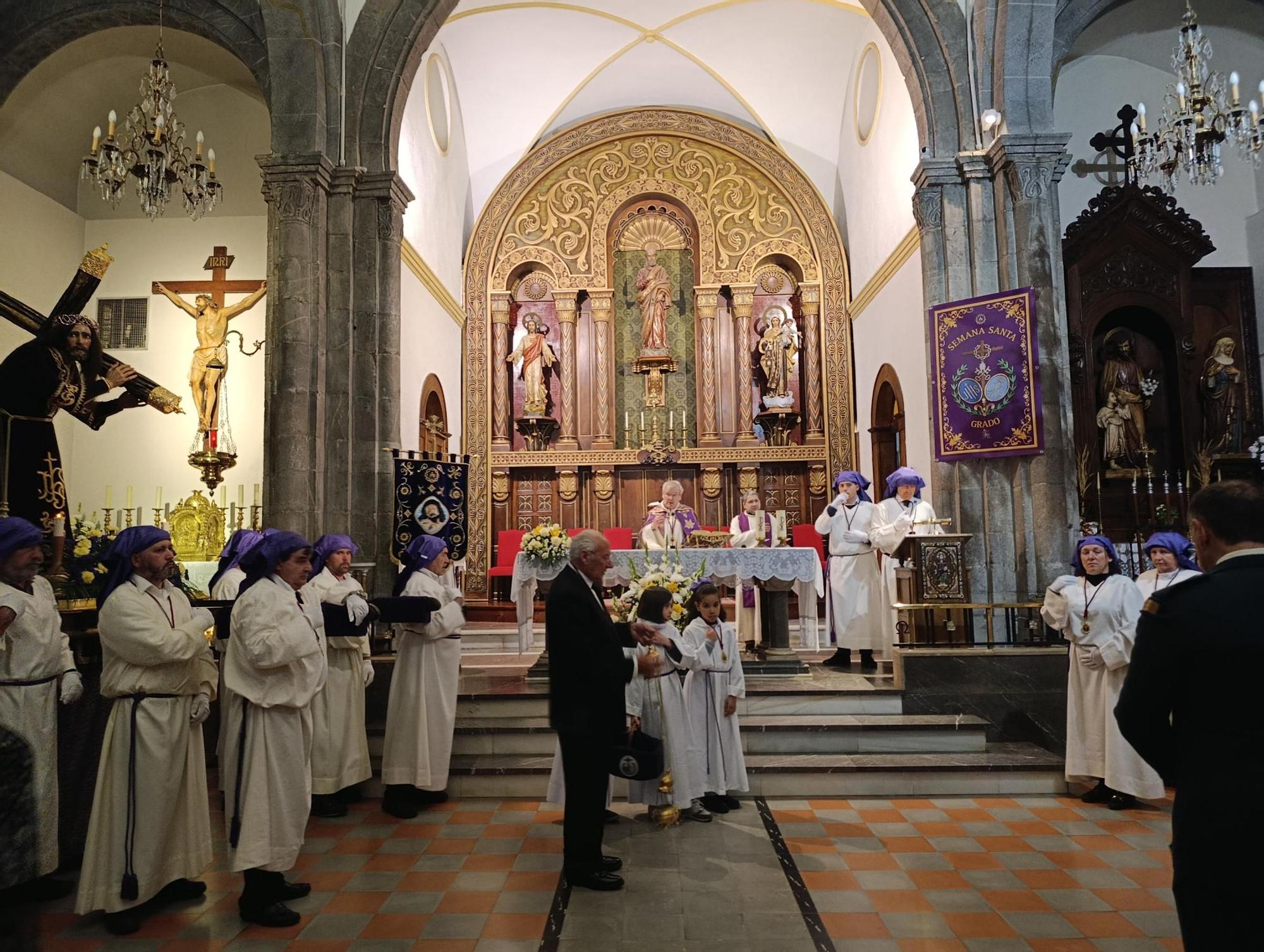 El Nazareno y la Virgen Dolorosa emocionan en Grado