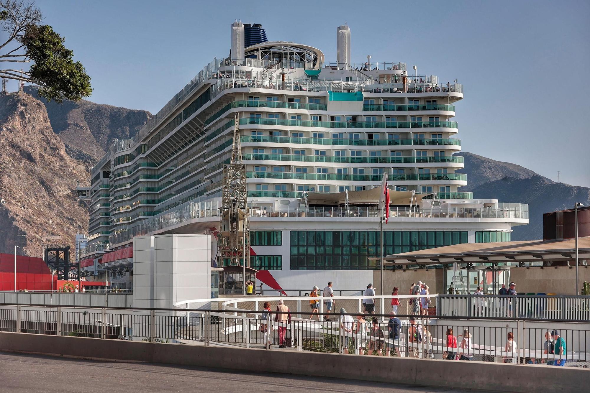 Así es el crucero Iona, uno de los más grandes del mundo y que llega al puerto de Santa Cruz