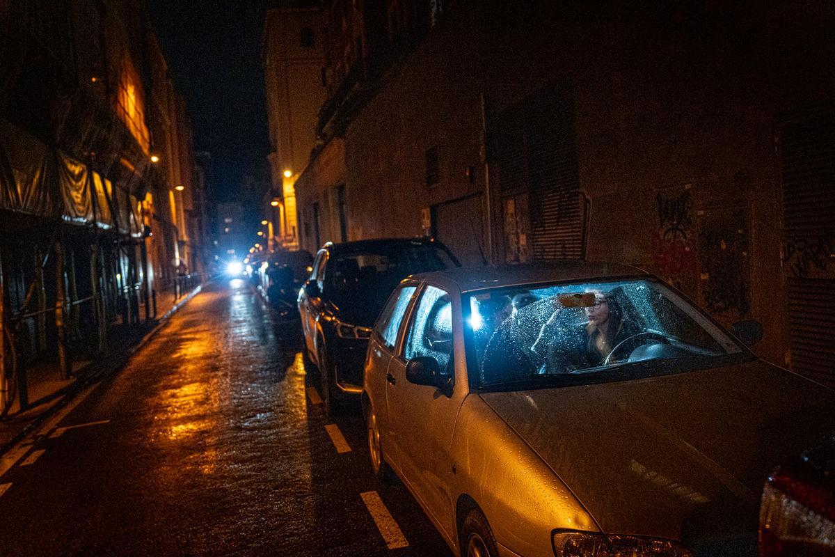 Barcelona 11/02/2026 Icult. Tema de una app: bla bla fuck que te muestra una ruta si vas en coche para follar en espacios publicos. Fotografías en la calle Regas recomendada en la app. AUTOR: MANU MITRU